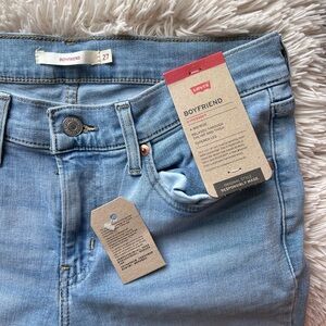 Levi’s Boyfriend Jeans NWT